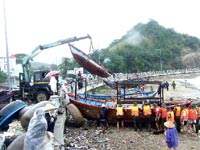 5 người chết, 90 tàu cá bị chìm